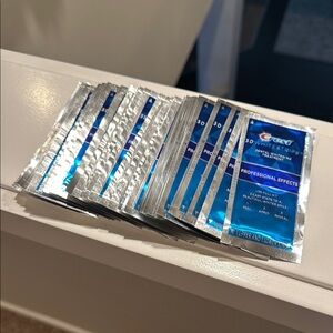 Crest 3D White Strips Professional Effects - Blue and Silver
30+ sets